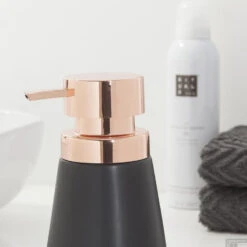 Zeeppompje Sealskin Conical 16,4x8,9 Cm Porselein Zwart -Sealkin Badkamermeubilair Winkel 362330219 sfeer 1