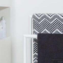 Handdoekrek 2-armig Sealskin Tube Wit -Sealkin Badkamermeubilair Winkel 362383210 sfeer 2