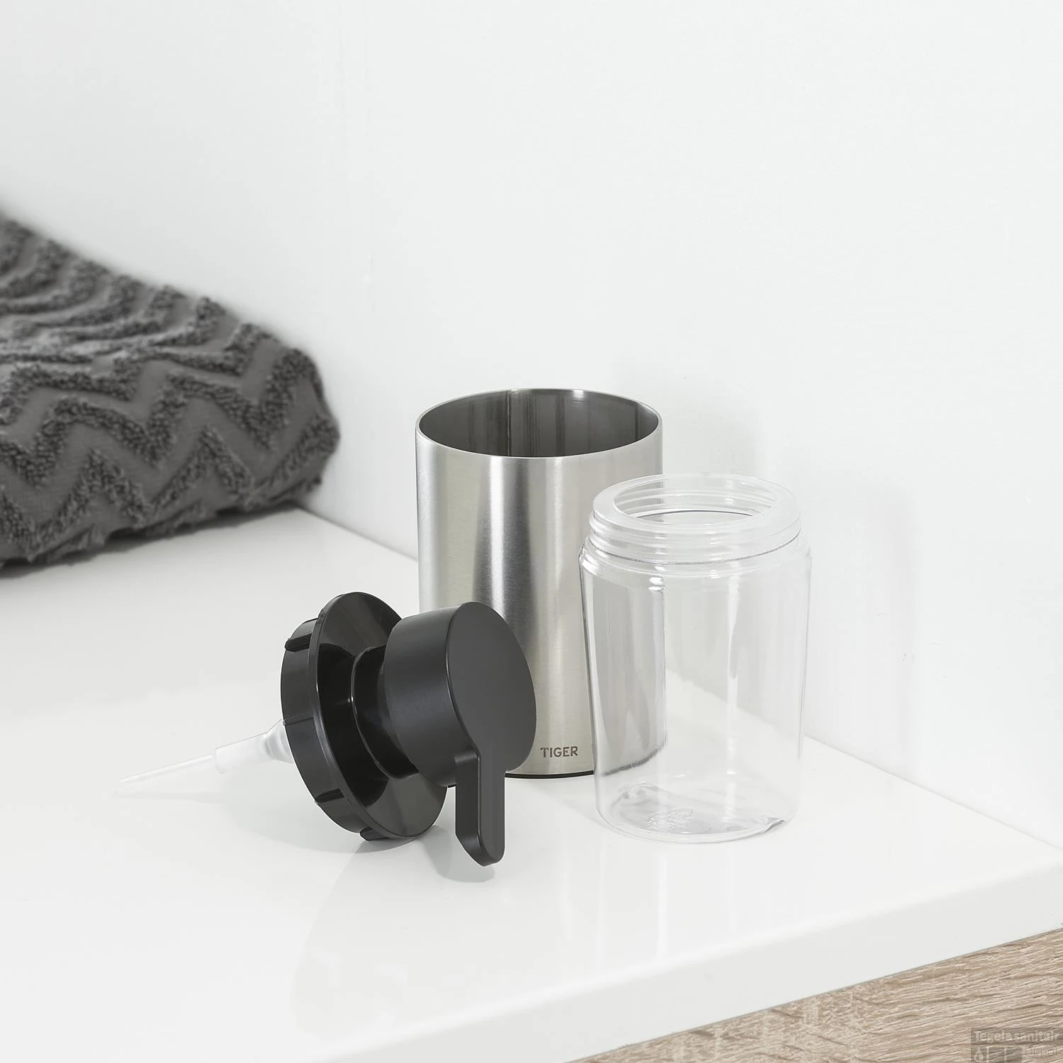 Vrijstaande Zeepdispencer Tiger Colar RVS Geborsteld 5 Vrijstaande Zeepdispencer Tiger Colar RVS Geborsteld - Afbeelding 3