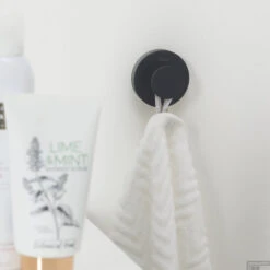 Handdoekhaak Tiger Urban Groot Rond Mat Zwart -Sealkin Badkamermeubilair Winkel 4008911317077 7