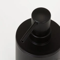 Zeepdispenser Sealskin Brave 280 Ml Vrijstaand Zwart -Sealkin Badkamermeubilair Winkel 800013 sfeer 1