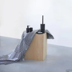 Zeepdispenser Sealskin Brave 280 Ml Vrijstaand Zwart -Sealkin Badkamermeubilair Winkel 800013 sfeer 4