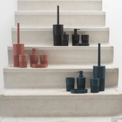 Zeepdispenser Sealskin Brave 280 Ml Vrijstaand Zwart -Sealkin Badkamermeubilair Winkel 800013 sfeer 7