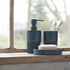 Zeepdispenser Sealskin Brave 280 Ml Vrijstaand Donkergroen -Sealkin Badkamermeubilair Winkel 800014 sfeer 3