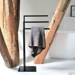 Handdoekrek Sealskin Tube 3-armig Vrijstaand Zwart 10 Handdoekrek Sealskin Tube 3-armig Vrijstaand Zwart -Sealkin Badkamermeubilair Winkel 8720553004257 3