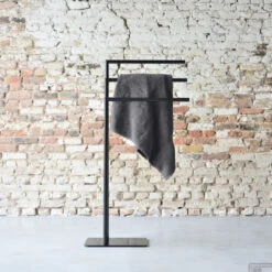 Handdoekrek Sealskin Tube 3-armig Vrijstaand Zwart 11 Handdoekrek Sealskin Tube 3-armig Vrijstaand Zwart -Sealkin Badkamermeubilair Winkel 8720553004257 4