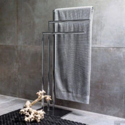 Handdoekrek Sealskin Tube 3-armig Vrijstaand Chroom 9 Handdoekrek Sealskin Tube 3-armig Vrijstaand Chroom -Sealkin Badkamermeubilair Winkel 8720553004264 3