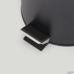 Pedaalemmer Geesa Hotel 5 Liter RVS Zwart -Sealkin Badkamermeubilair Winkel 91635 06 sfeer 1