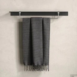 Planchet Met Handdoekrek Geesa Leev 60 Cm Zwart Chroom -Sealkin Badkamermeubilair Winkel 918207 05 600 sfeer 1 1