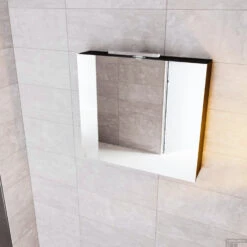 Spiegelkast Boss & Wessing Cube 80x70x16 Cm Mat Zwart Urban 9 Spiegelkast Boss & Wessing Cube 80x70x16 Cm Mat Zwart Urban -Sealkin Badkamermeubilair Winkel badkamerspiegel bws cube 80 cm mat zwart sfeer1