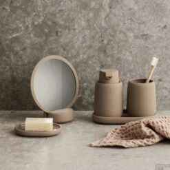 Cosmeticaspiegel Blomus Sono Tan -Sealkin Badkamermeubilair Winkel blomus cosmeticaspiegel sono tan sfeer1