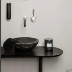 Handdoek Blomus Caro 50x100 Zwart -Sealkin Badkamermeubilair Winkel blomus handdoek caro zwart 50 x 100 cm sfeer2