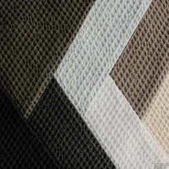 Handdoek Blomus Caro 50x100 Zwart -Sealkin Badkamermeubilair Winkel blomus handdoek caro zwart 50 x 100 cm sfeer3