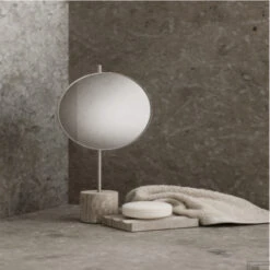 Wandspiegel Blomus Lamura Mourning Dove 11 Wandspiegel Blomus Lamura Mourning Dove -Sealkin Badkamermeubilair Winkel blomus marmeren wandspiegel lamura mourning dove sfeer3