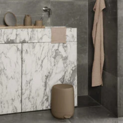 Pedaalemmer Blomus Sono 5 Liter Tan -Sealkin Badkamermeubilair Winkel blomus pedaalemmer sono tan 5 liter sfeer