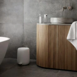 Pedaalemmer Blomus Sono 3 Liter Wit -Sealkin Badkamermeubilair Winkel blomus pedaalemmer sono wit 3 liter sfeer1