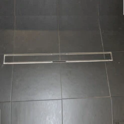 BWS RVS Tegelrooster Tbv Douchegoot 90x7 Cm -Sealkin Badkamermeubilair Winkel bws rvs tegelrooster tbv douchegoot 100x7 cm 2 3