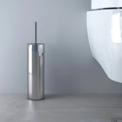 Closetborstelgarnituur Clou Flat Staand 35 Cm Chroom -Sealkin Badkamermeubilair Winkel closetborstelgarnituur clou flat staand 35 cm chroom sfeer1