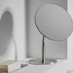 Cosmeticaspiegel Blomus Vista Gepolijst -Sealkin Badkamermeubilair Winkel cosmeticaspiegel blomus vista gepolijst sfeer1