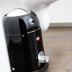 Afvalemmer Wesco Mini Master 6 Liter Mat Zwart -Sealkin Badkamermeubilair Winkel dba2 180112 sfeer 2