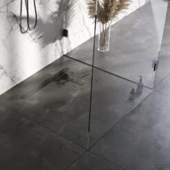 Douchegoot Brauer Gunmetal Inclusief Vloerflens 70x7 Cm Zero Tegelinlegrooster Omkeerbaar -Sealkin Badkamermeubilair Winkel dr mrf70gm sfeer2