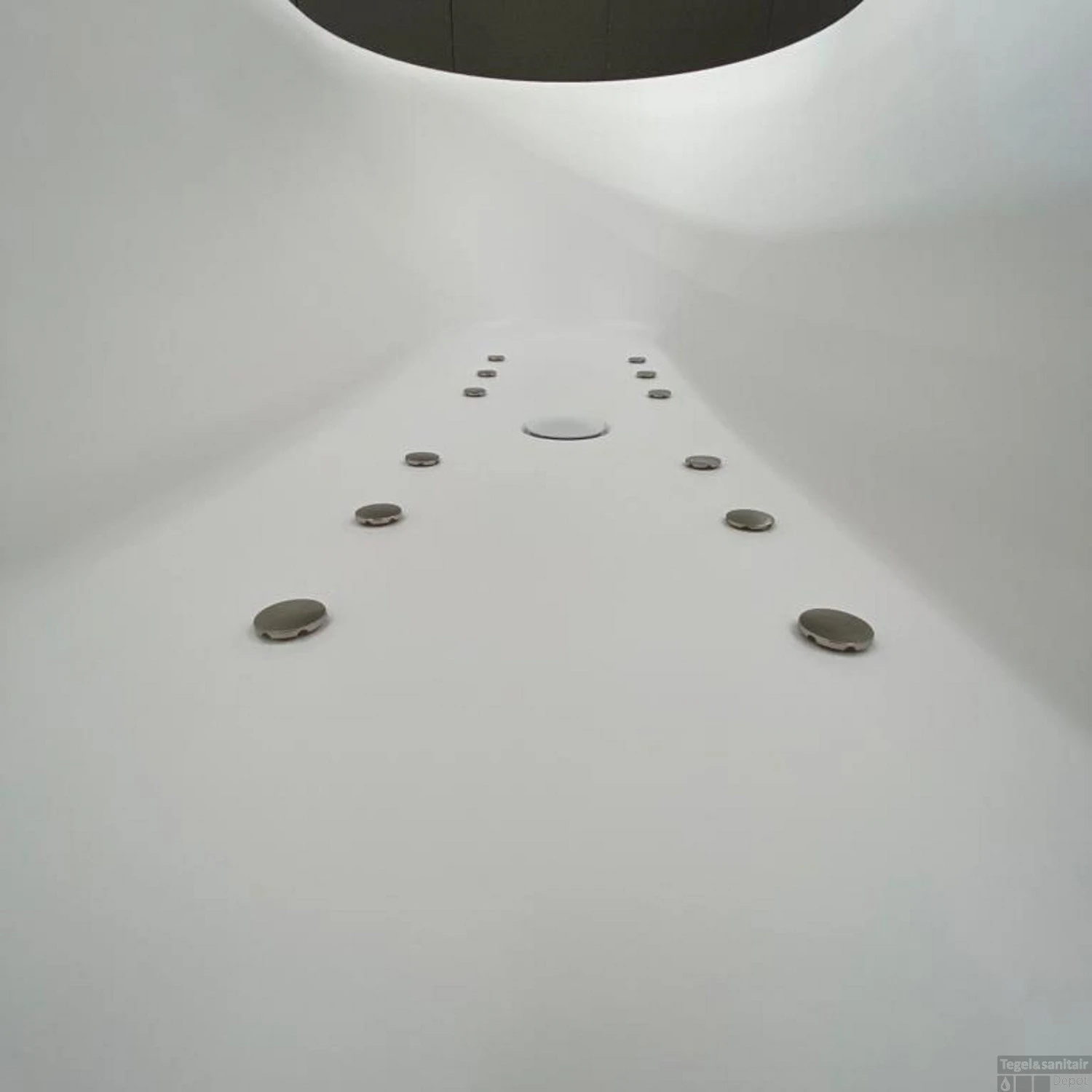 Half Vrijstaande Whirlpool Wiesbaden Wall 170x75x58 Cm Luchtsysteem Met RVS Jets Glans Wit 5 Half Vrijstaande Whirlpool Wiesbaden Wall 170x75x58 Cm Luchtsysteem Met RVS Jets Glans Wit - Afbeelding 3