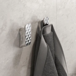 Handdoekhaak Medium Geesa Shift Met Diamantpatroon Chroom -Sealkin Badkamermeubilair Winkel handdoekhaak medium geesa shift met diamantpatroon chroom 3