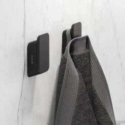 Handdoekhaken Medium Geesa Shift Zwart (2 Stuks) -Sealkin Badkamermeubilair Winkel handdoekhaken medium geesa shift zwart 2 stuks 2