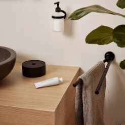 Handdoekhouder Haceka Aspen Draaibaar 43 Cm Mat Zwart -Sealkin Badkamermeubilair Winkel handdoekhouder haceka aspen draaibaar 43 cm mat zwart sfeer