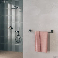 Handdoekrek Geesa Topaz 60cm Minimalistisch Mat Zwart -Sealkin Badkamermeubilair Winkel handdoekrek geesa topaz 60cm minimalistisch mat zwart sfeer1