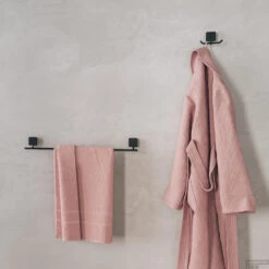 Handdoekrek Geesa Topaz 60cm Minimalistisch Mat Zwart -Sealkin Badkamermeubilair Winkel handdoekrek geesa topaz 60cm minimalistisch mat zwart sfeer2