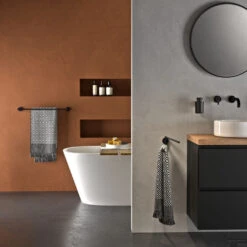 Handdoekrek Tiger Urban 2-Armig Zwart -Sealkin Badkamermeubilair Winkel handdoekrek tiger urban 2 armig zwart sfeer