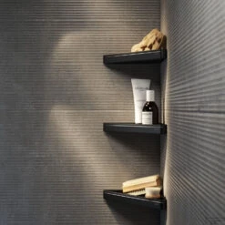 Hoekplanchet Geesa Frame Zwart -Sealkin Badkamermeubilair Winkel hoekplanchet geesa frame zwart sfeer 1