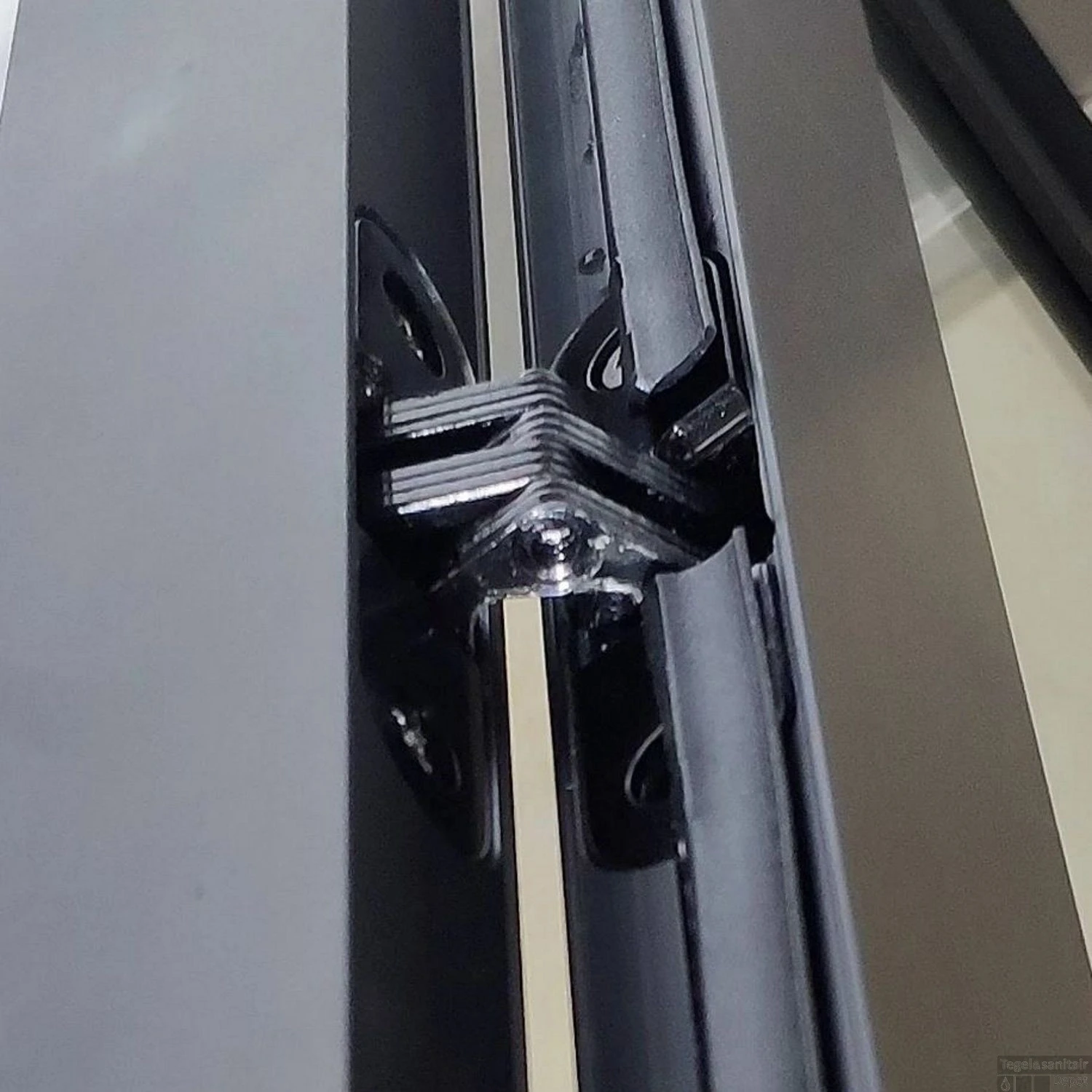 BWS Nisdeur Frame Met Vast Paneel 150x200 Cm 8 Mm NANO Glas Mat Zwart Raster 5 BWS Nisdeur Frame Met Vast Paneel 150x200 Cm 8 Mm NANO Glas Mat Zwart Raster - Afbeelding 3