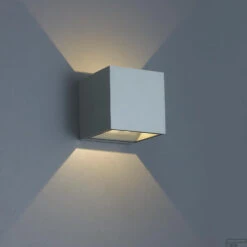 Opbouwspot Boss & Wessing Belle 10.5x6 Cm Wit -Sealkin Badkamermeubilair Winkel opbouwspot boss wessing peter 10.2x10.2 cm zwart sfeer 1