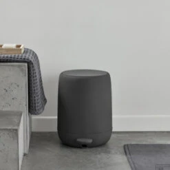 Pedaalemmer Blomus Sono 23x30 Cm Soft Coating Magnet -Sealkin Badkamermeubilair Winkel pedaalemmer blomus sono 23x30 cm soft coating magnet sfeer