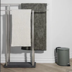 Pedaalemmer Blomus Tubo 5 Liter Antraciet -Sealkin Badkamermeubilair Winkel pedaalemmer blomus tubo 5 liter antraciet sfeer1