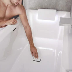 Ligbad Riho Still Square Met LED En Hoofdsteun 180x80 Cm Acryl Wit (Links En Rechts) -Sealkin Badkamermeubilair Winkel riho still detailfoto badafvoer 1 1