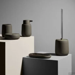 Tandenborstelhouder Blomus Sono 11x8,5 Cm Keramiek Tarmac -Sealkin Badkamermeubilair Winkel tandenborstelhouder blomus sono 11x8 5 cm keramiek tarma sfeer