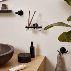 Tandenborstelhouder Haceka Aspen Dubbel Glas Met Mat Zwart -Sealkin Badkamermeubilair Winkel tandenborstelhouder haceka aspen dubbel glas met mat zwart sfeer3