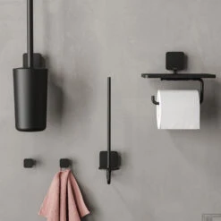 Toiletrolhouder Geesa Topaz Met Planchet Mat Zwart -Sealkin Badkamermeubilair Winkel toiletrolhouder geesa topaz met planchet mat zwart sfeer2