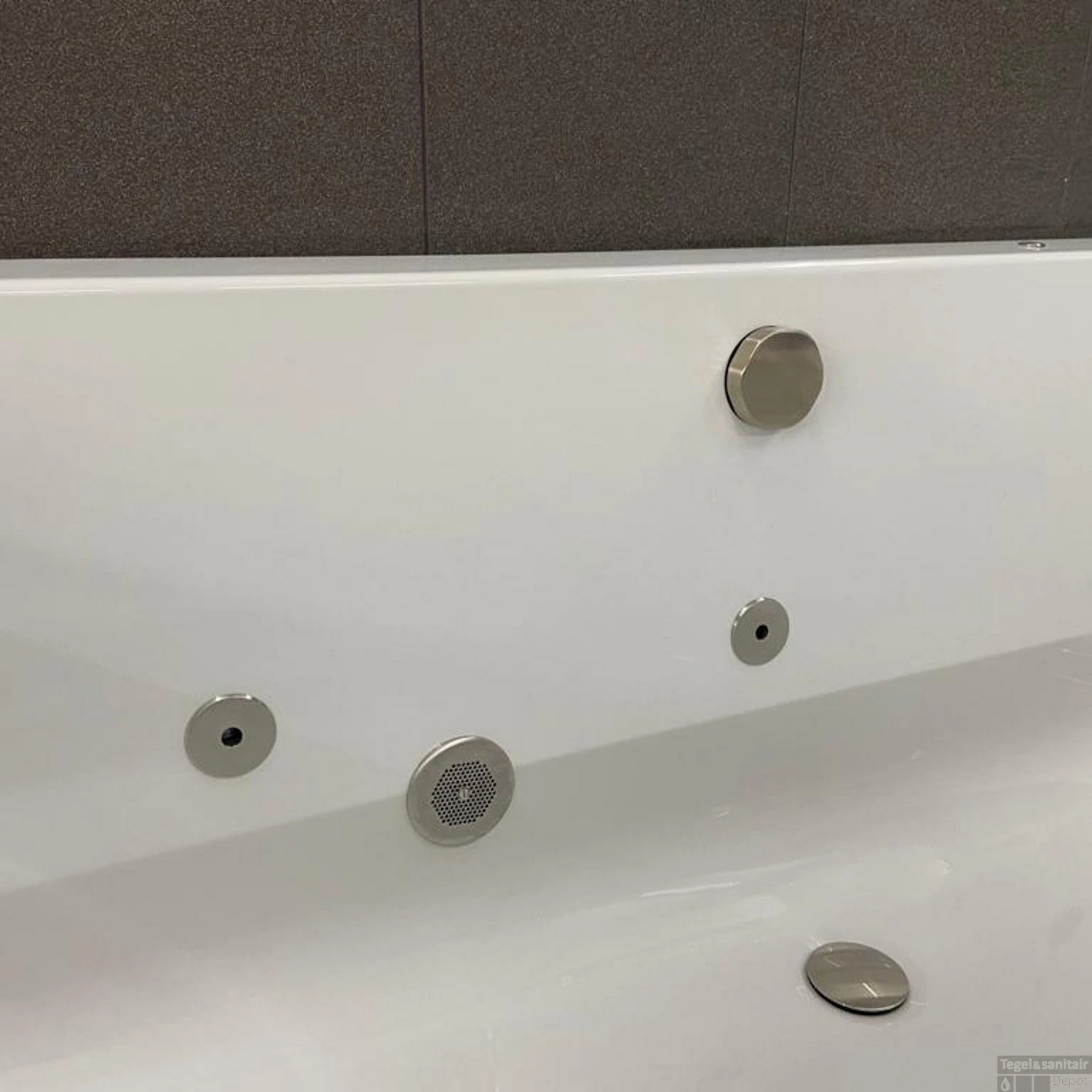 Whirlpool Boss & Wessing Dahlia Jetline 170x75 Cm Bodem Luchtsysteem Geborsteld RVS 6 Whirlpool Boss & Wessing Dahlia Jetline 170x75 Cm Bodem Luchtsysteem Geborsteld RVS - Afbeelding 4